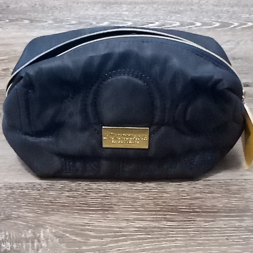 NWT: L'OCCITANE EN PROVENCE; TOILETRIES/MAKUP COSMETICS TRAVEL ZIP-UP CASE/BAG.